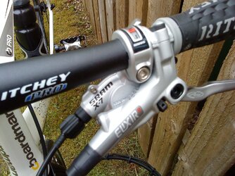 Flat bar road bike halfords best sale