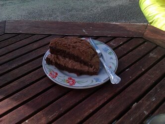 Colinj\'s choccy cake resized.JPG