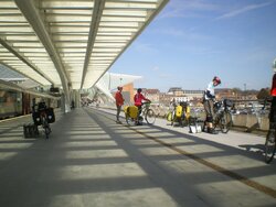 Liège station platform.jpg Liège station platform.jpg