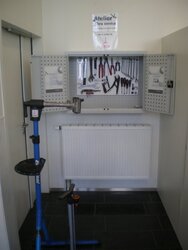 Maison des cyclists DIY cubicle.jpg Maison des cyclists DIY cubicle.jpg