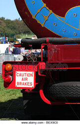 an-air-brakes-warning-sign-on-the-rear-of-a-hgv-bex9c0.jpg