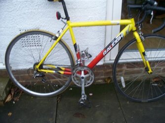 Raleigh aveo shop road bike