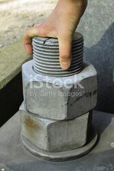 istockphoto_3282516-giant-screw.jpg