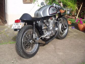 norton-commando-cafe-racer.jpg