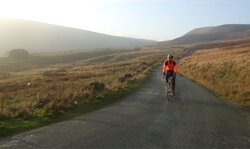cyclist-autumn-sunshine-widdop-road.jpg