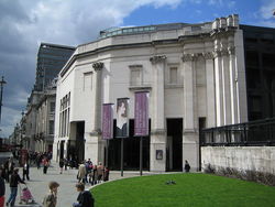 800px-National_Gallery_London_Sainsbury_Wing_2006-04-17.jpg