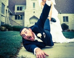 Hilarious-Honeymoon-Pics-Ever-1-300x237.png