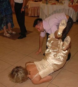 Hilarious-Honeymoon-Pics-Ever-5-270x300.png