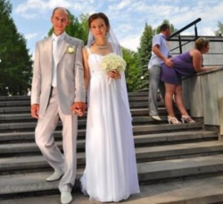 Hilarious-Honeymoon-Pics-Ever-2-300x274.png