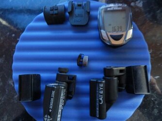 Cateye comp and sensor (800x600).jpg