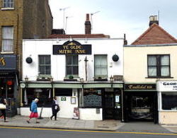 220px-Old_Mitre_Inn%2C_Chipping_Barnet.JPG