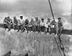 Lunch-atop-a-skyscraper-c1932.jpg