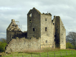 Torwood_Castle_ruin_April_2007_-_geograph.org.uk_-_435251.jpg