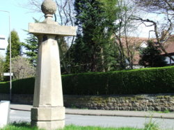 Ackworth. Obelisk. Long Lane. 2.JPG