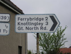 Castleford. GlassHoughton. Signpost. Great North Road.JPG