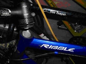 fork steerer snapped 2.JPG fork steerer snapped 2.JPG