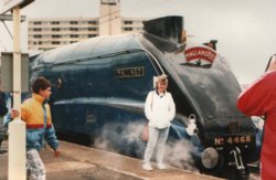 LNER. 4468 Mallard (1).jpg