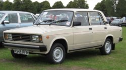 Lada_2107_aka_Lada_Riva_October_1995_1452cc.jpg