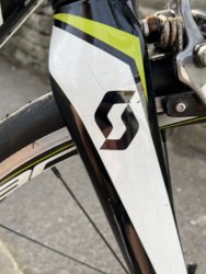 Cracked sales carbon fork