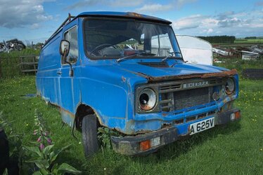 b740d2e11f688d2e87d5358cc5767150--rusty-cars-abandoned-cars.jpg