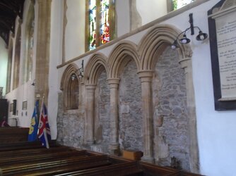 220616-8332 Westbury-on-Trym Holy Trinity-S aisle piscina - sedilia.JPG