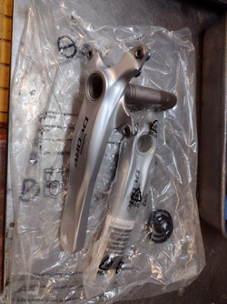 crankset-FC-M590-a.jpg