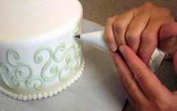 cakepiping.jpg