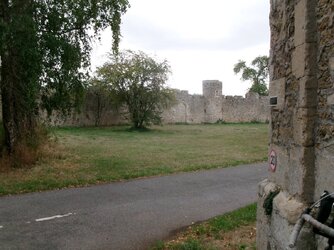 260828-5903   Lullington Orchardleigh House folly gatehouse castle-inner court HE1295783.JPG