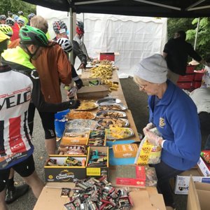 Feed station