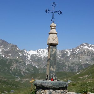 Le Croix de Fer (at the col)