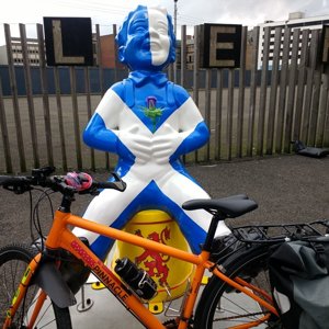 My bike in front of a Wullie ....