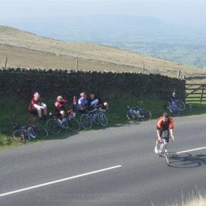 cyclists-nick-of-pendle.jpg