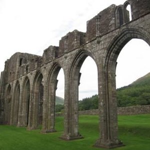 20130927 Gospel Pass ride (10) Llanthony Priory.JPG