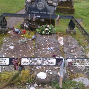 Rob Roys grave.jpg