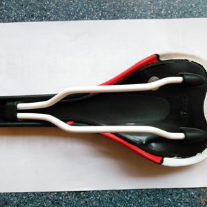 Selle underside.