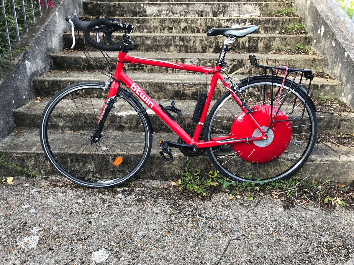 A Triban fitted with Copenhagen Wheel.