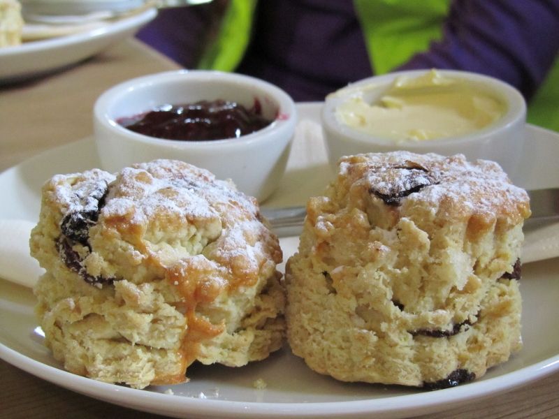 Colin scones 17july11 (800x600).jpg