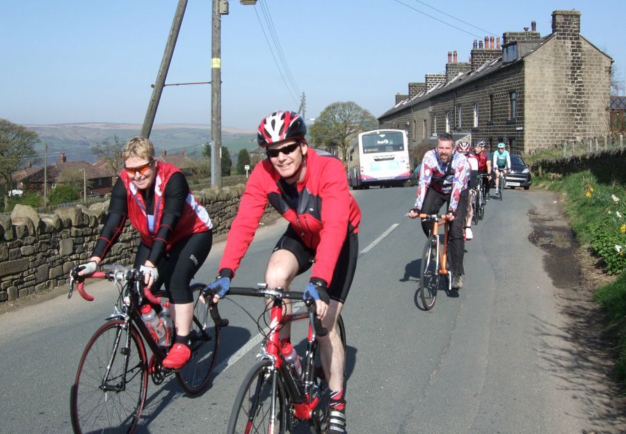 cyclechat-peloton-in-sunshine.jpg