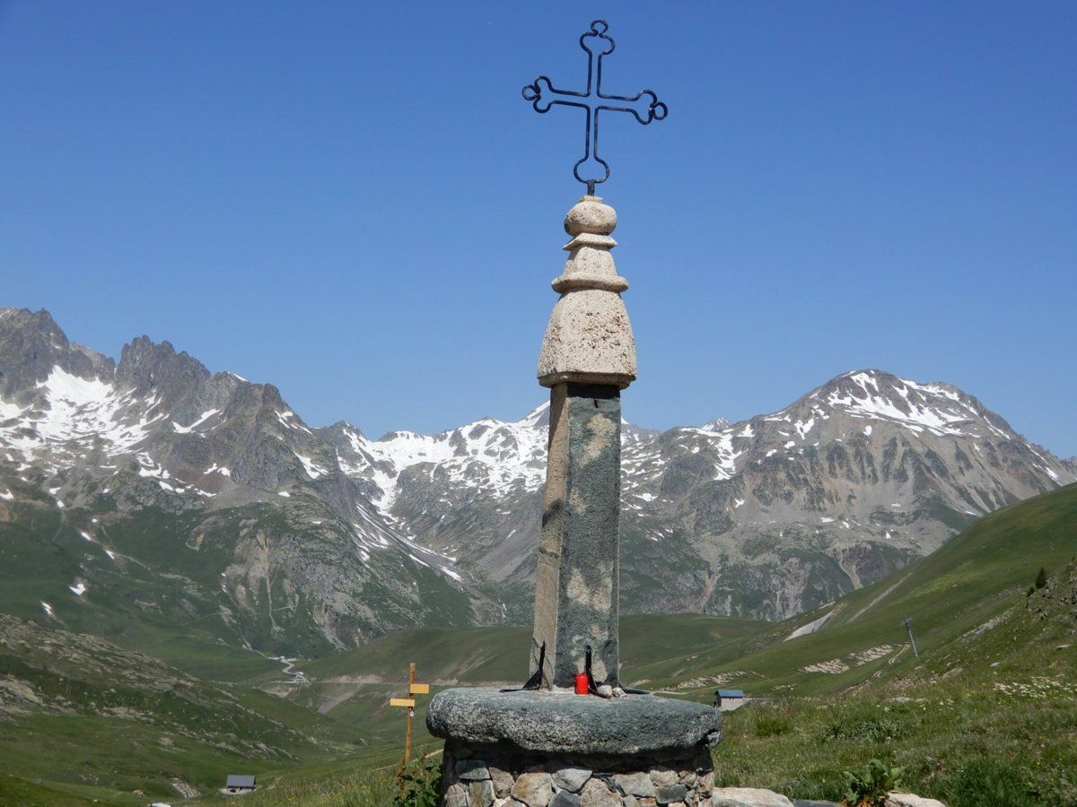 Le Croix de Fer (at the col)