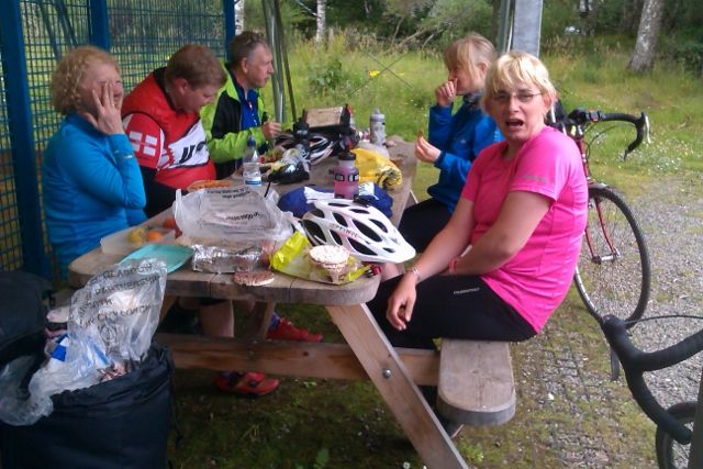 Lunch al fresco in Tomatin.jpg