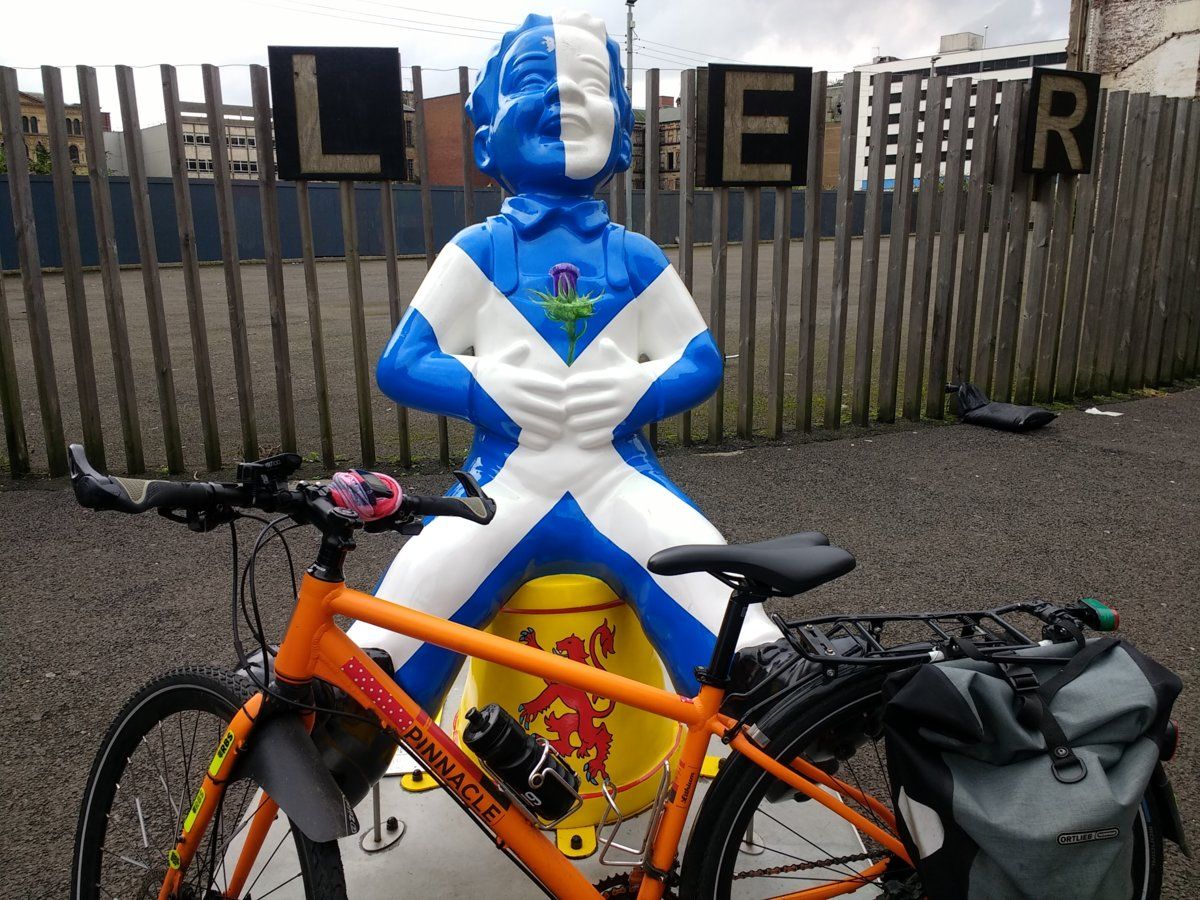 My bike in front of a Wullie ....