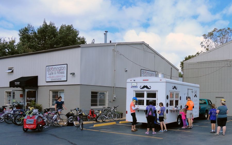 Oogies Food Truck at Bloomington Cycle