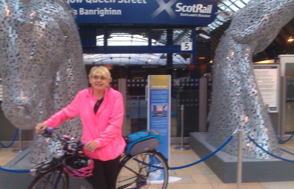 Queen Street station Kelpie2.jpg