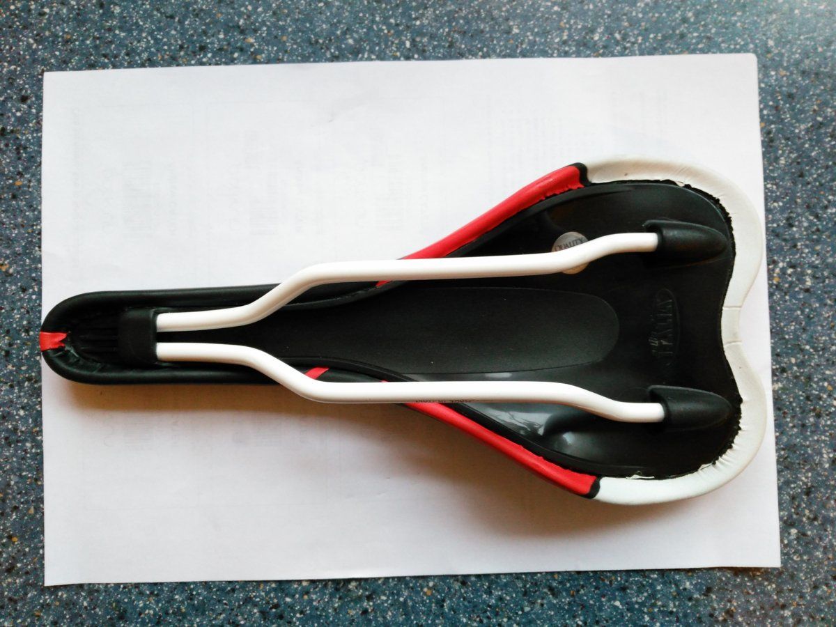 Selle underside.