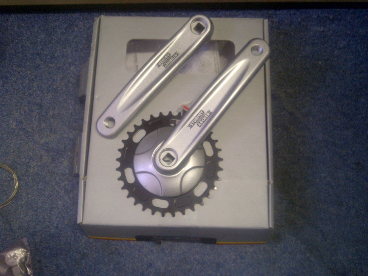 Supplied crankset