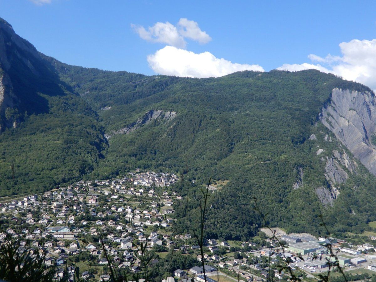 Villargondran hairpins viewed from partway up Mont-Denis climb